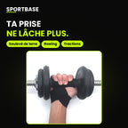 Sangles de tirage serrées autour du poignet et de la barre